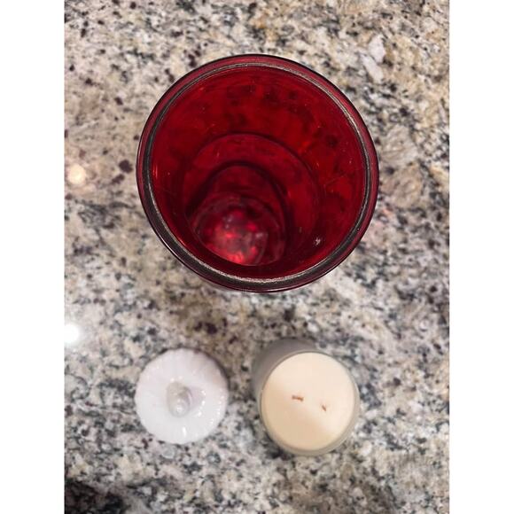 Soy candle and red vase - Picture 3 of 4